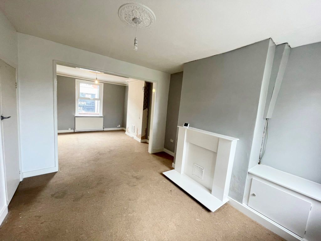 Property photo 2 of 7 Living Room