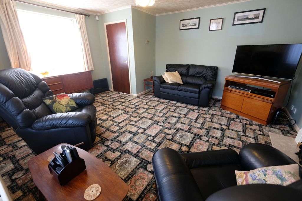 Property photo 3 of 13 Sitting Room