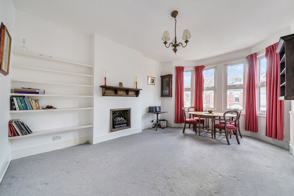 Property photo 2 of 17 1410099-11-698Cac...