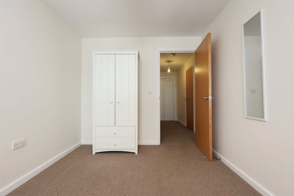 Property photo 2 of 17 Picture No. 01