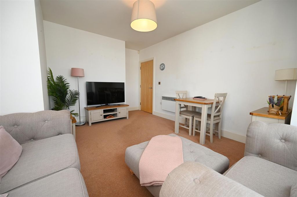 Property photo 3 of 17 Living Room3.Jpg