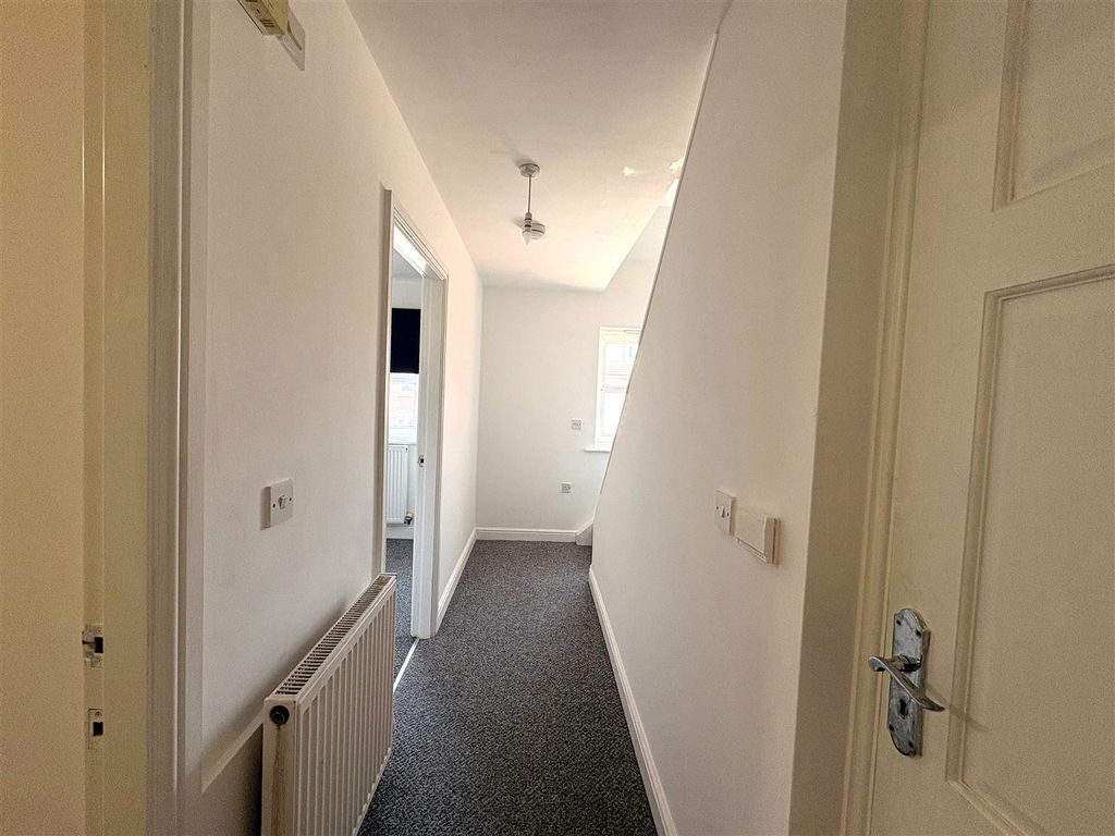 Property photo 2 of 7 Hall.Jpg