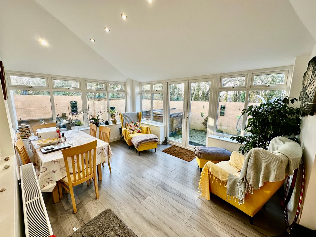 Property photo 1 of 17 Sunroom