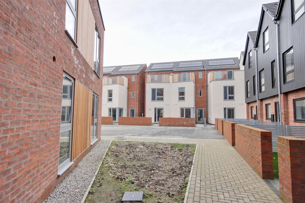 Property photo 2 of 14 Img_0046-Img_0048_Lzn - Plot 22 Old School Walk.Jp