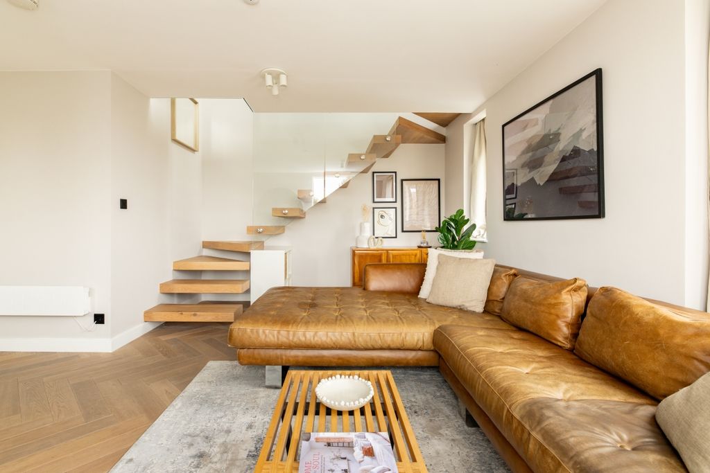 Property photo 2 of 22 4