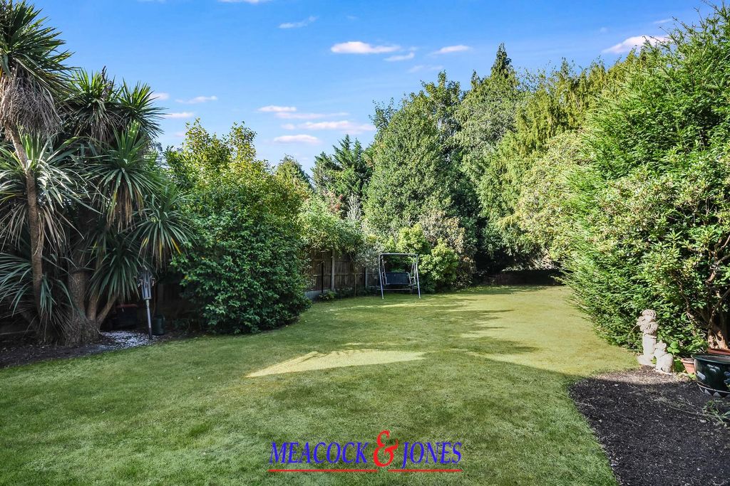 Property photo 2 of 14 Garden.Jpg