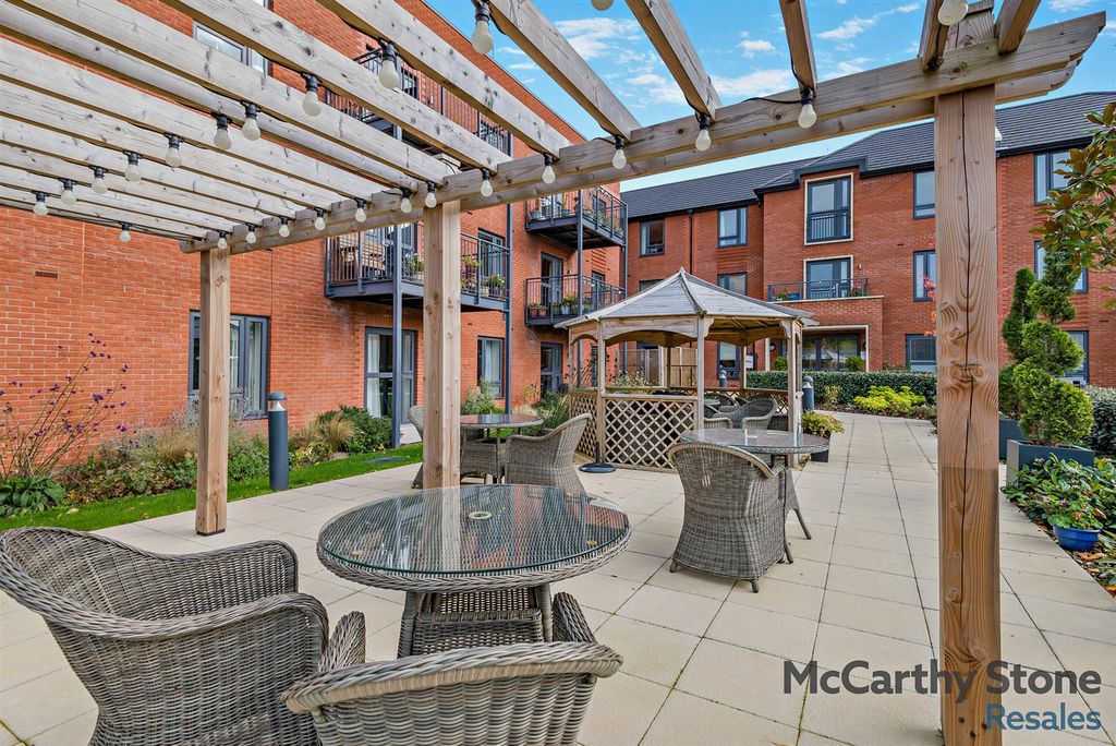 Property photo 2 of 17 8668533-Exterior08-800.Jpg