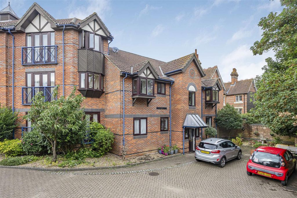 Property photo 1 of 8