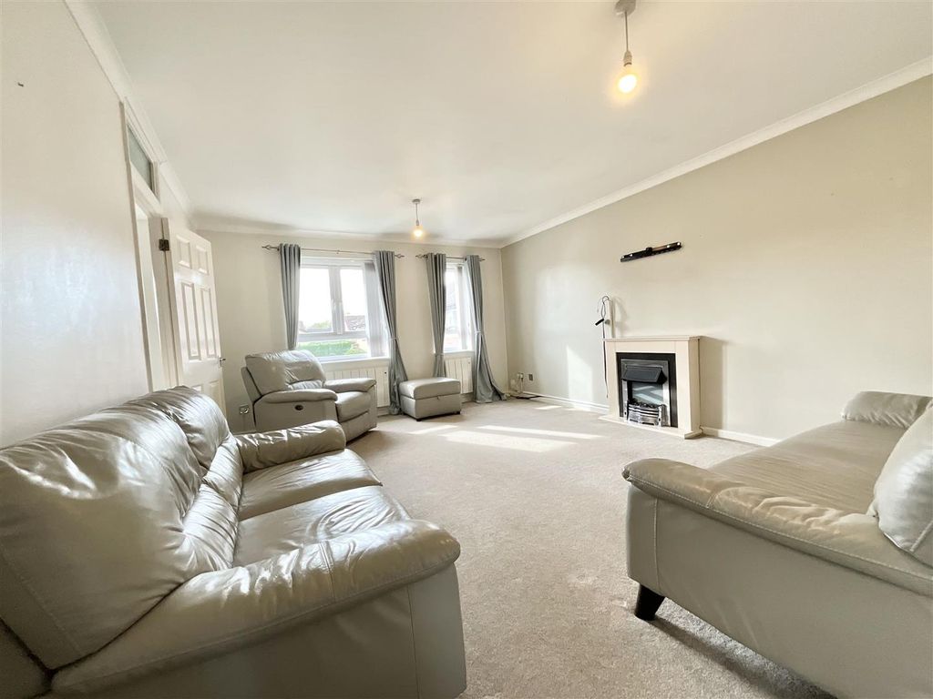 Property photo 2 of 9 Lounge