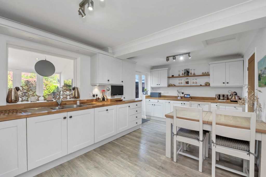 Property photo 2 of 26