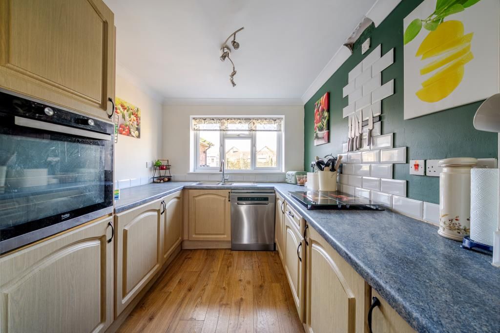 Property photo 2 of 24 Kitchen