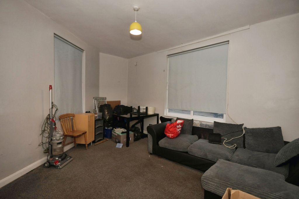 Property photo 2 of 14 Lounge