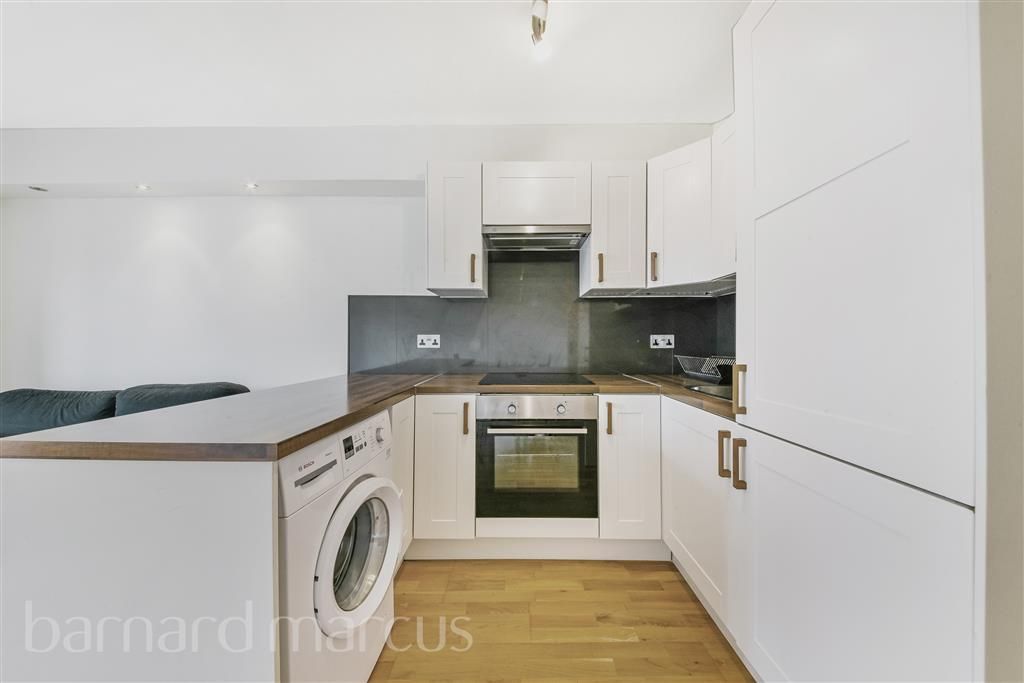Property photo 2 of 6 Kitchen