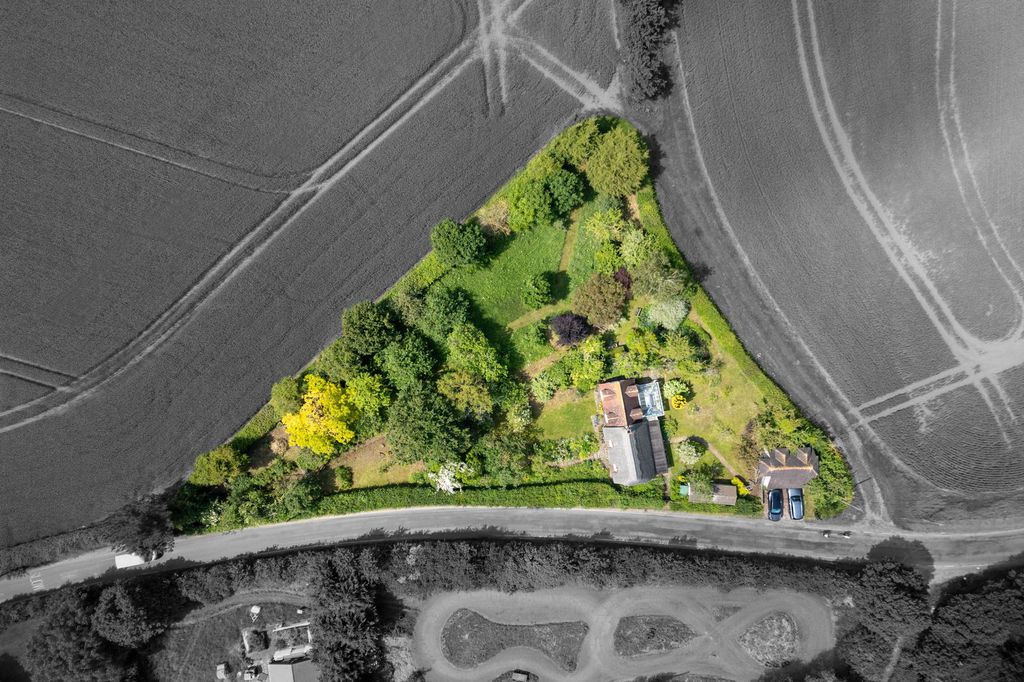 Property photo 3 of 28