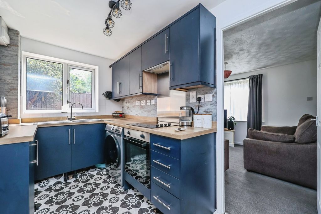 Property photo 3 of 15 Kitchen
