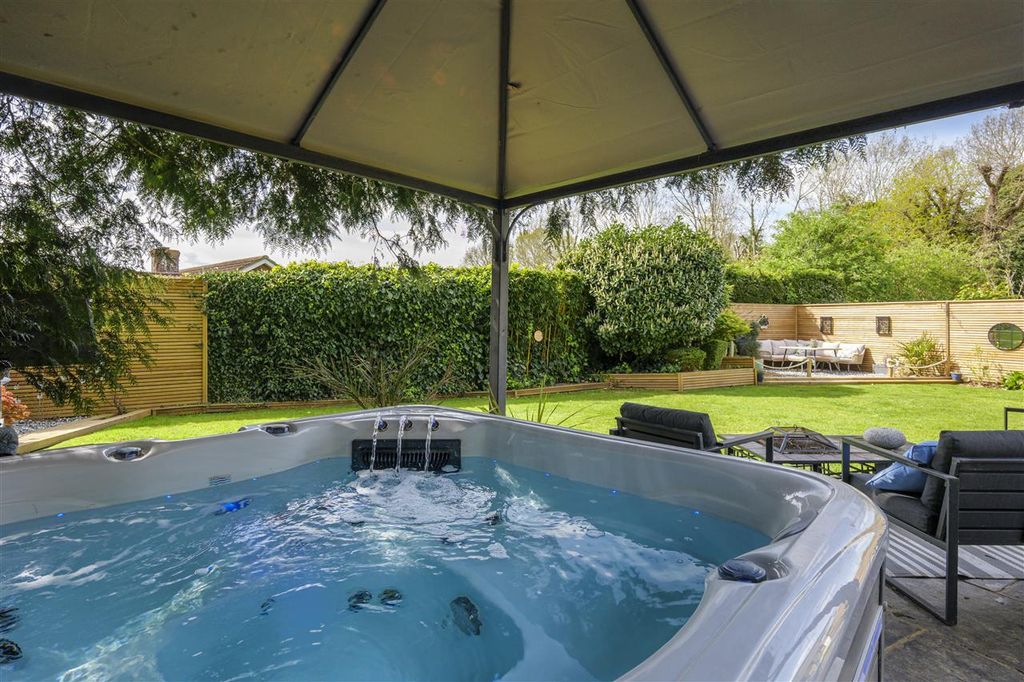 Property photo 3 of 33