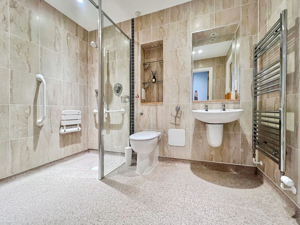 Property photo 2 of 11 Picture No. 12
