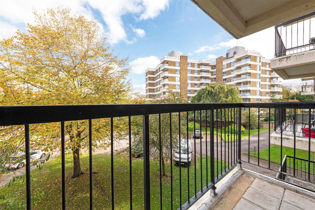 Property photo 1 of 9 10 Fir Lodge Balc.Jpg