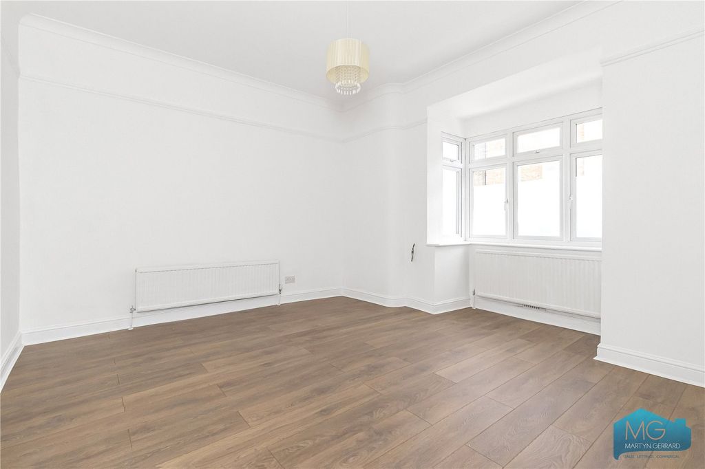 Property photo 2 of 14 Picture No. 17