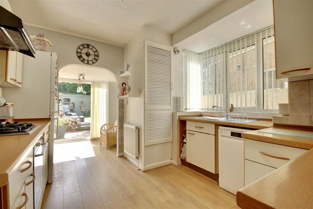 Property photo 3 of 13 87F061F8-11B2-4Efa-9D3F-6008F609B398_1_201_A.Jpeg