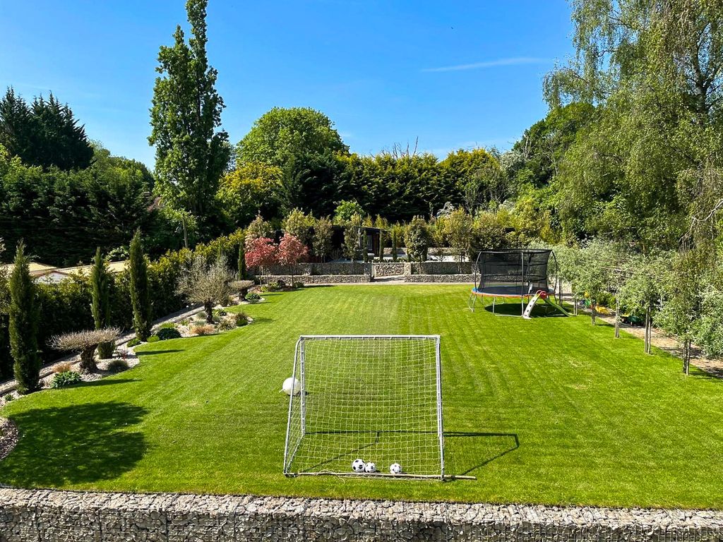 Property photo 3 of 17
