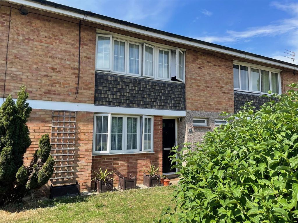 Property photo 1 of 13 12 Greville Close Front.Jpg
