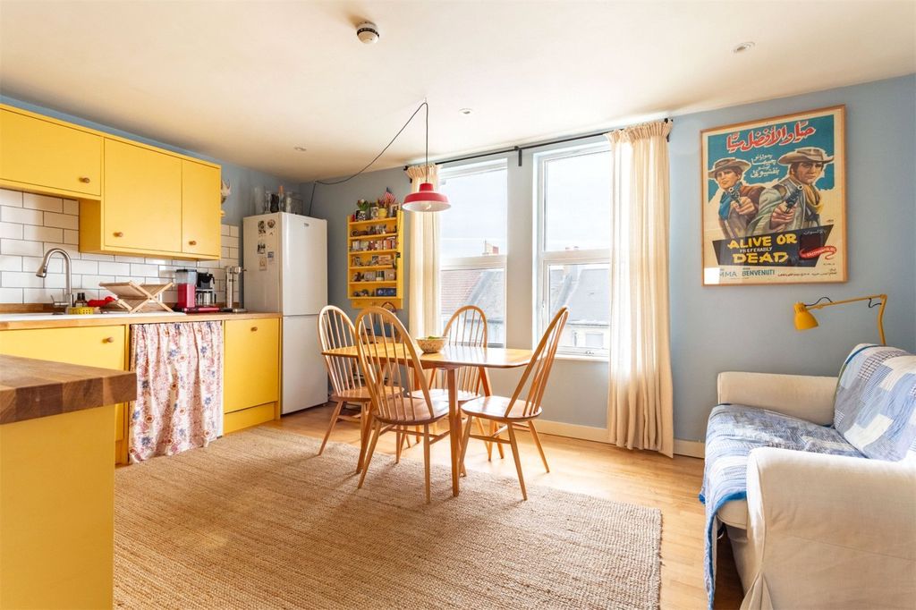 Property photo 2 of 16 Picture No. 14