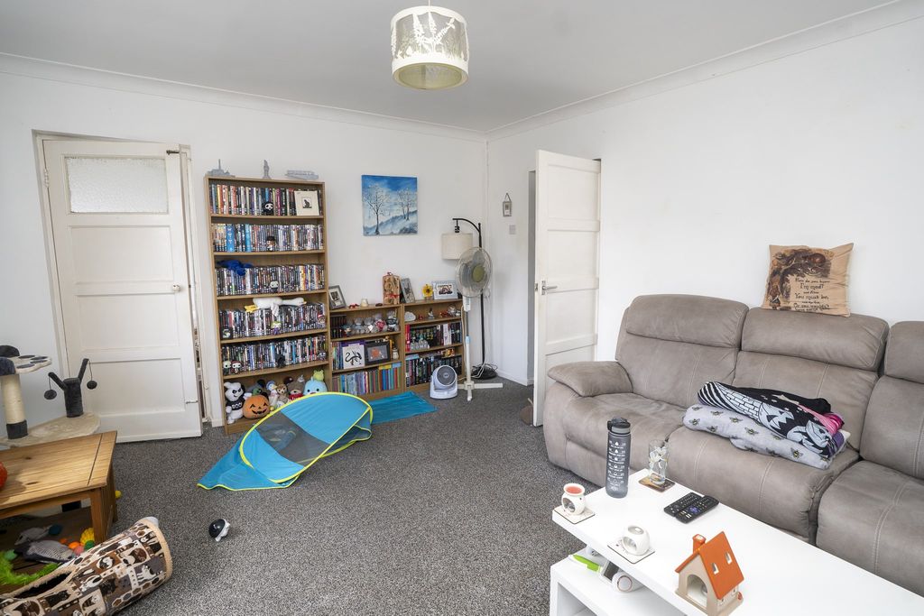 Property photo 2 of 20