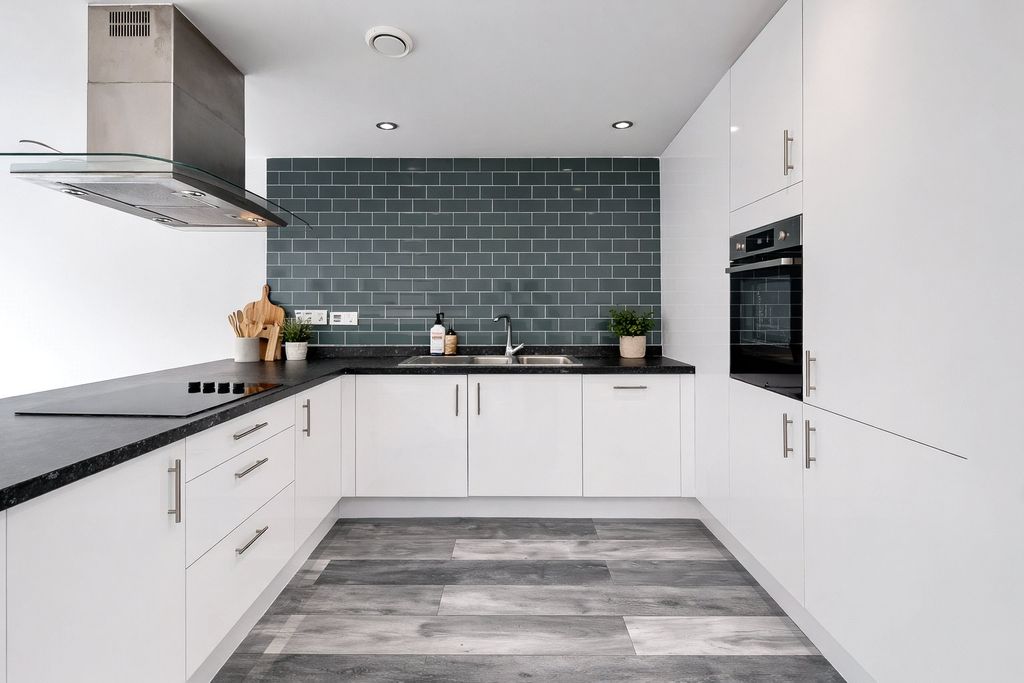 Property photo 3 of 9 Picture No. 28