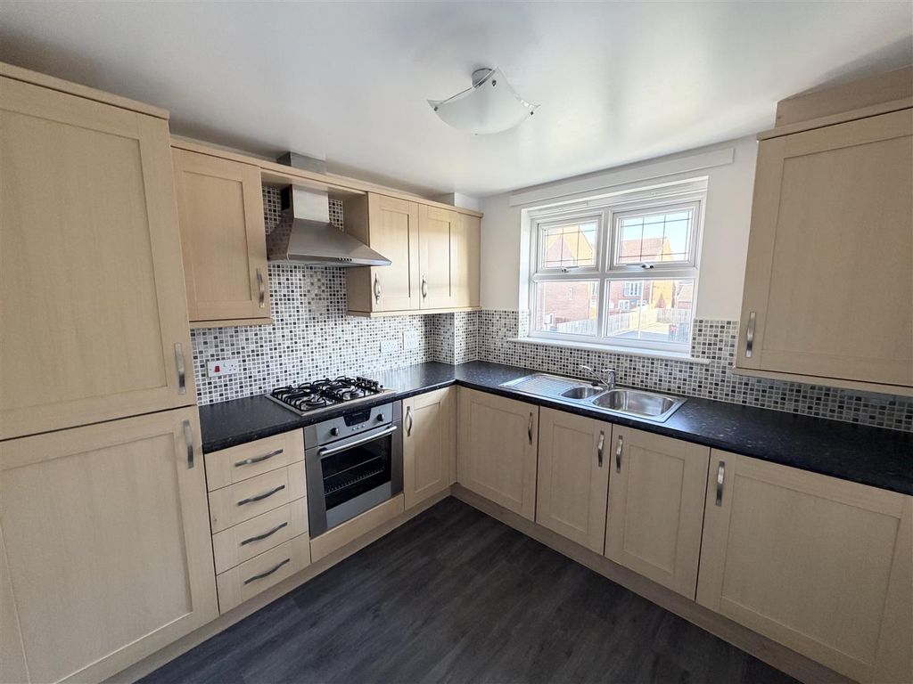 Property photo 2 of 7 Kitchen