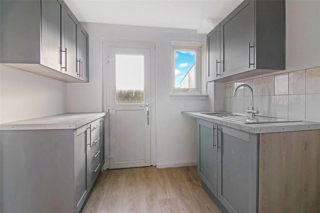 Property photo 3 of 16 Picture No. 13