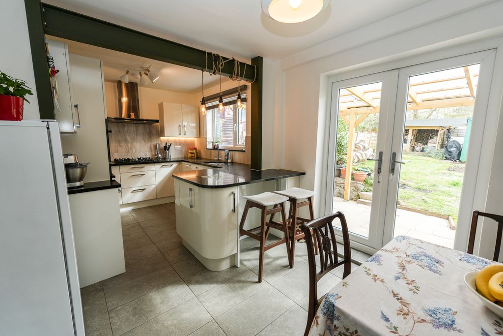 Property photo 2 of 20 Kitchen/Dining Room