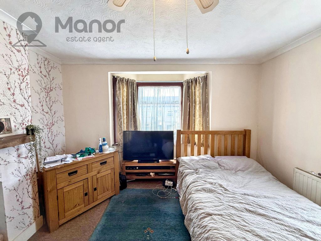 Property photo 2 of 12 Living Room