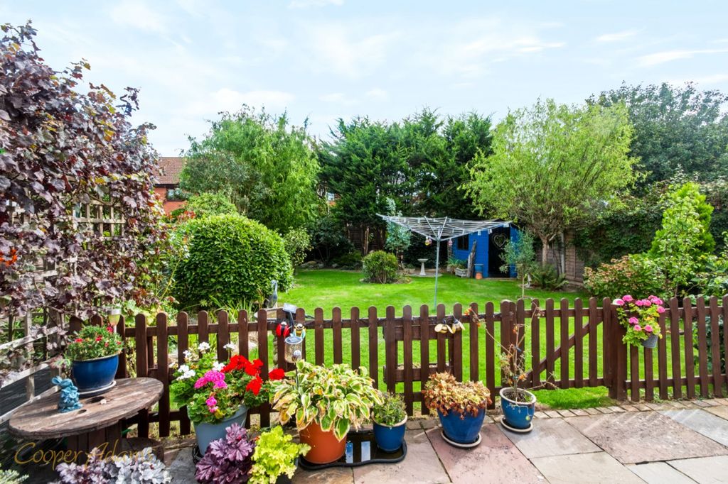 Property photo 2 of 12 Garden