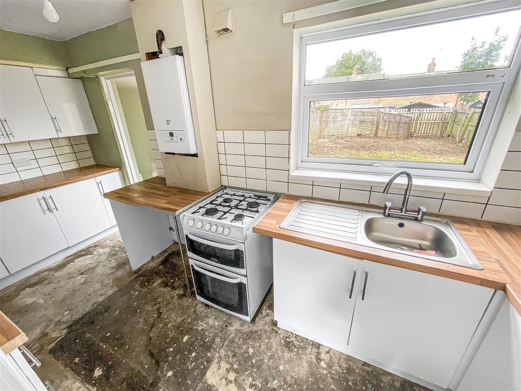 Property photo 2 of 9 Kitchen.Jpg