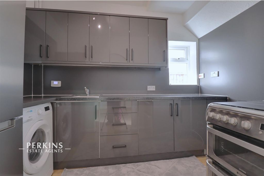 Property photo 3 of 7 Kitchen.Jpg