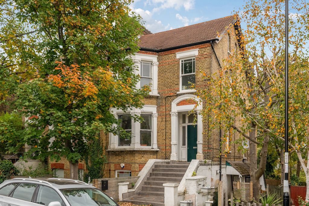 Property photo 2 of 18 External