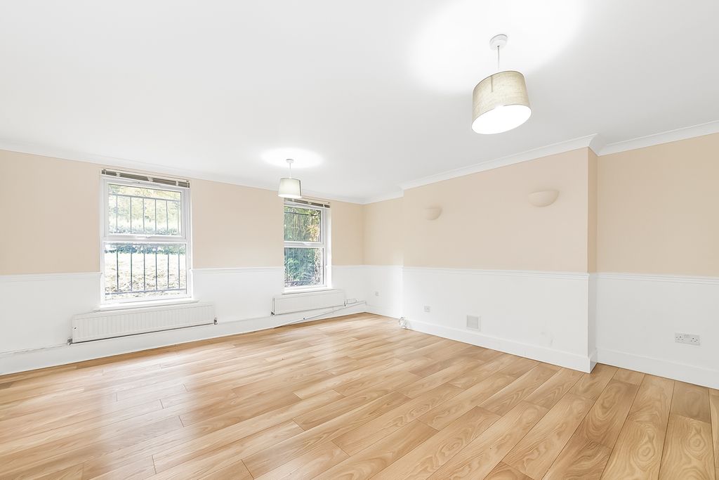 Property photo 2 of 15 Picture No. 24