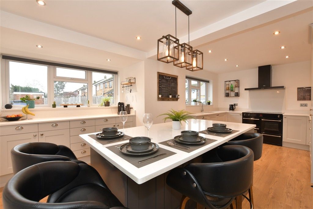 Property photo 3 of 19 Kitchen/Breakfast Room