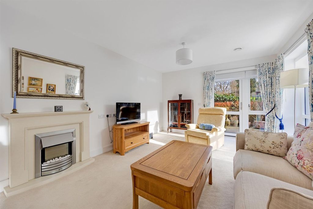 Property photo 3 of 10 03-E1A4Pfmcs 8 The Clockhouse-19-Medium.Jpg