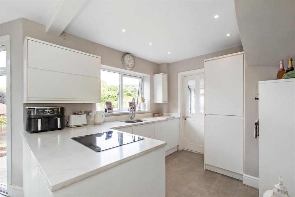 Property photo 3 of 15 Kitchen/Dining Room