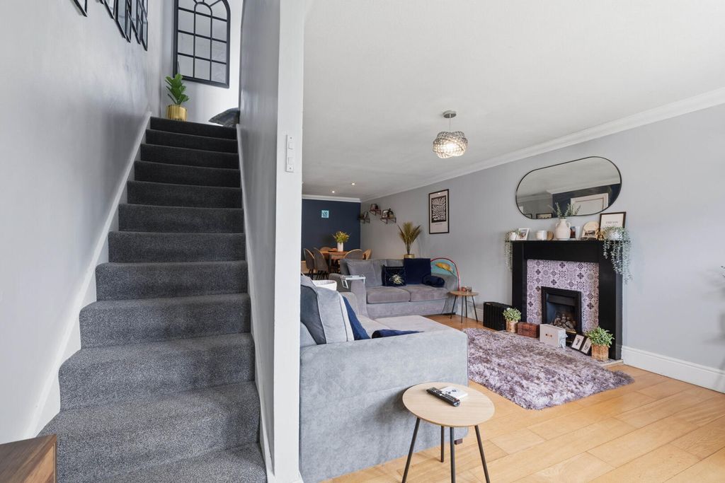 Property photo 3 of 23 Living Room