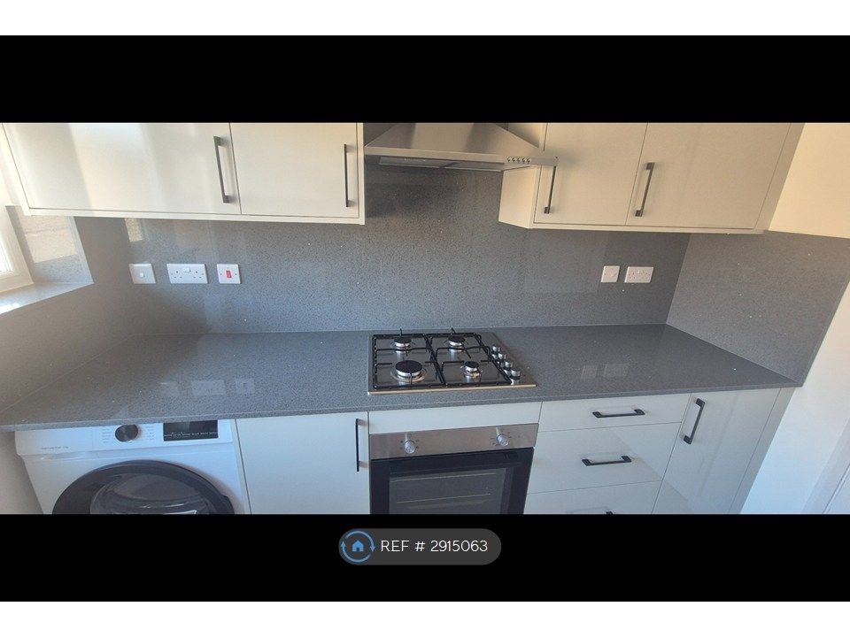 Property photo 3 of 14 Kitchen 3