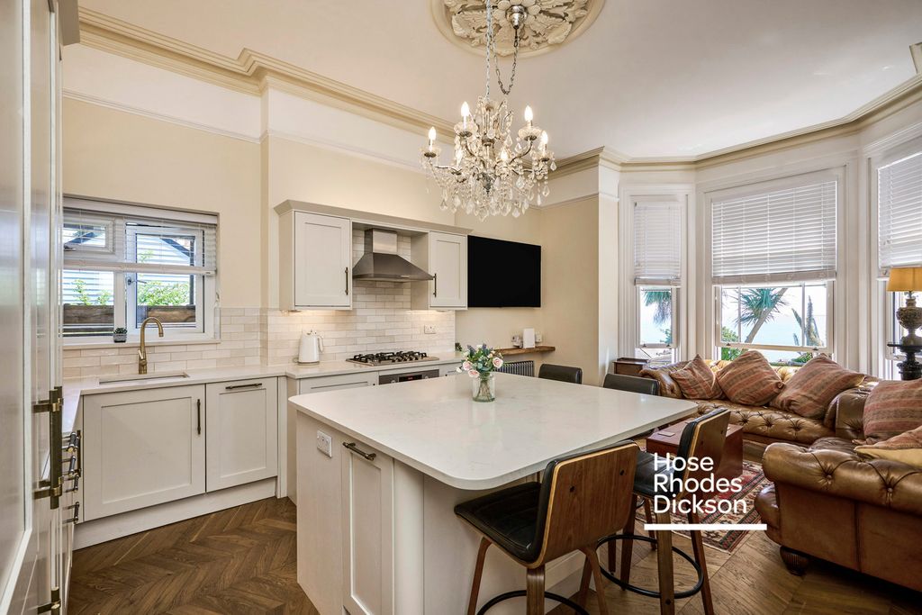 Property photo 2 of 26 Pbox-Img.Jpg