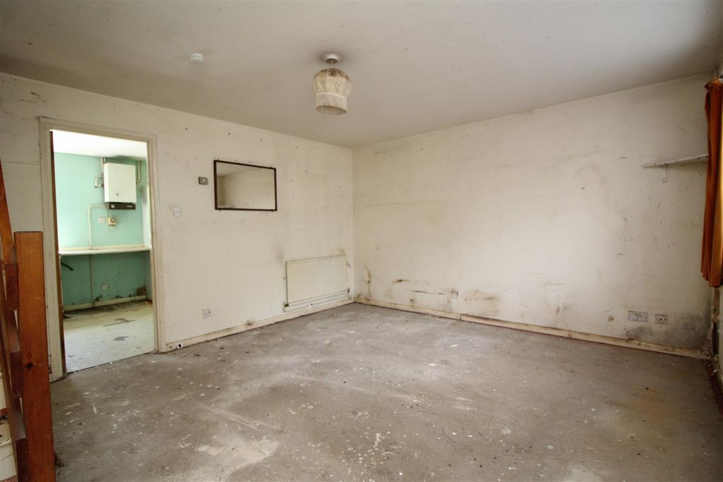 Property photo 2 of 9 Living Room 2 .Jpg