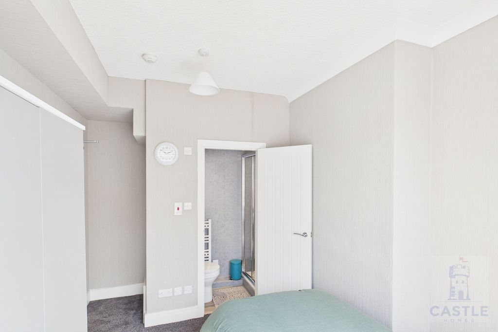 4 bed shared accommodation to rentDouglas Road, Cleethorpes DN35 photo 5