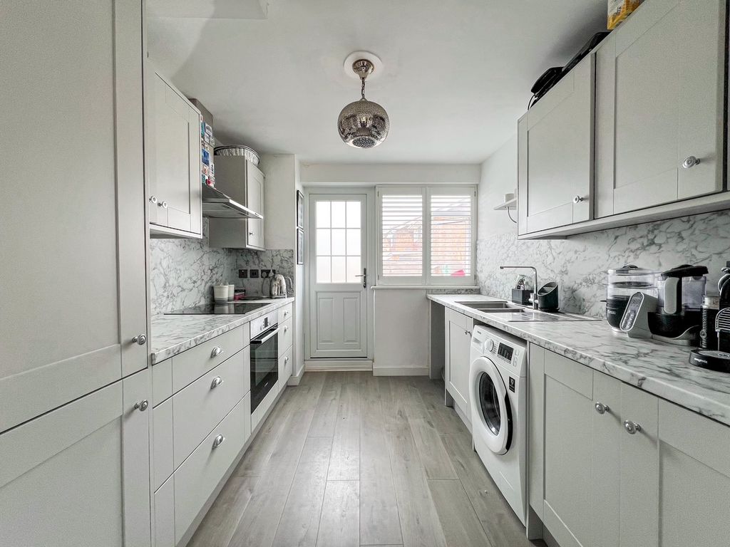 Property photo 3 of 33