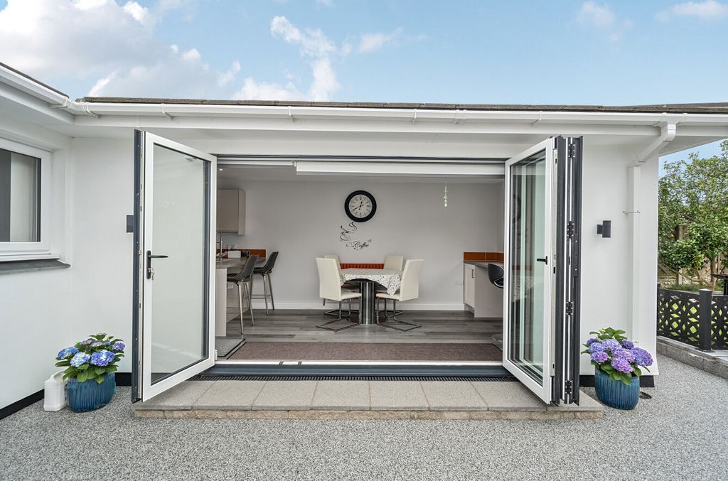 Property photo 2 of 20 1334852-4-689Dda6...