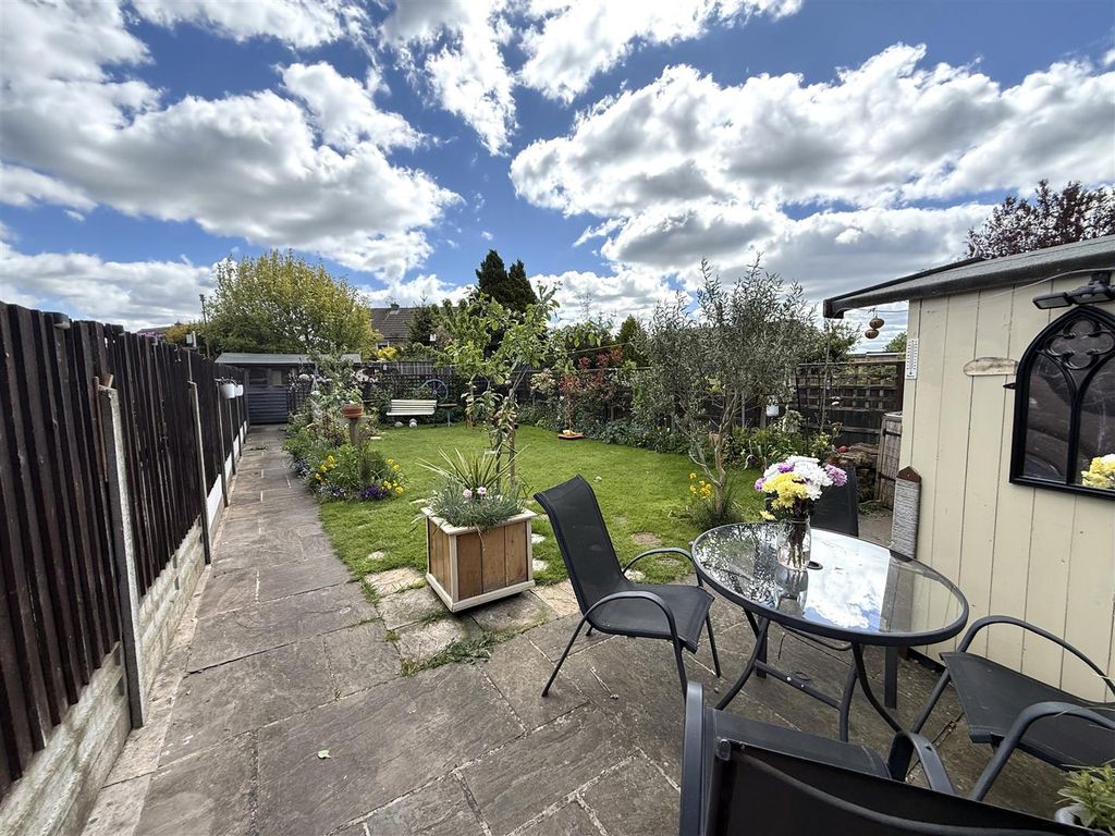 Property photo 3 of 23 Makeney Road 27.Jpg