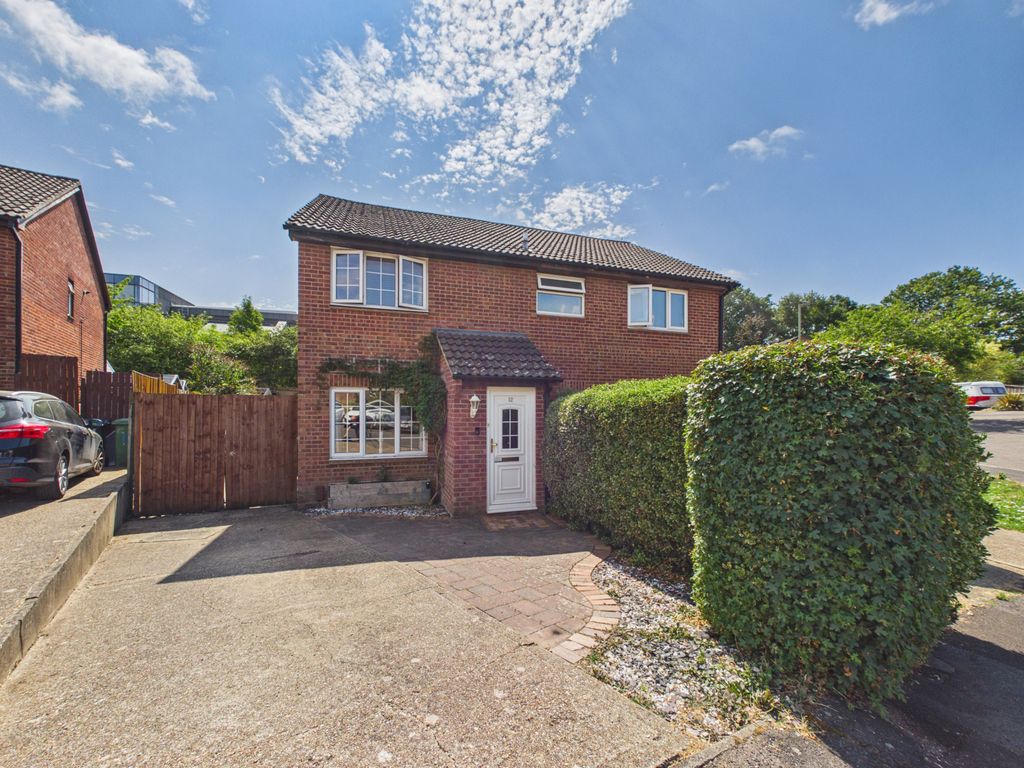 Property photo 1 of 12 2 Bedroom Semi Detached House For Sale